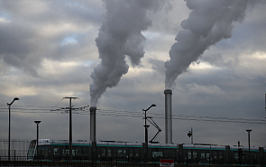 Environmental Crisis and Political Dilemmas: How Shall We Live on a Warmer Earth?