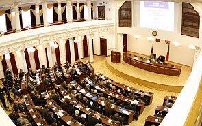 2007: Russia at the crossroads - choice and identity